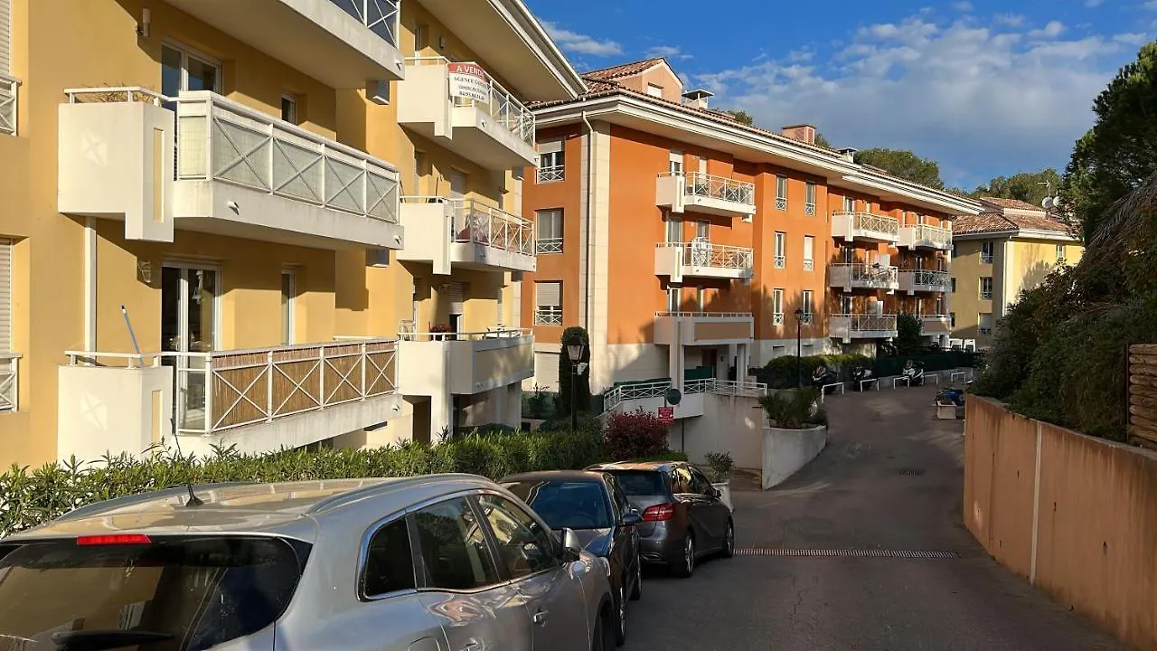 Apartment Mondello Hotellerie&Consultant : Appartement De Standing 47M2 Avec Piscine Cannes Frankreich