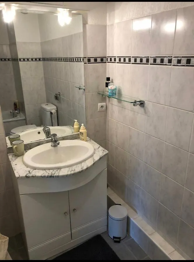 Mondello Hotellerie&Consultant : Appartement De Standing 47M2 Avec Piscine Cannes Francia