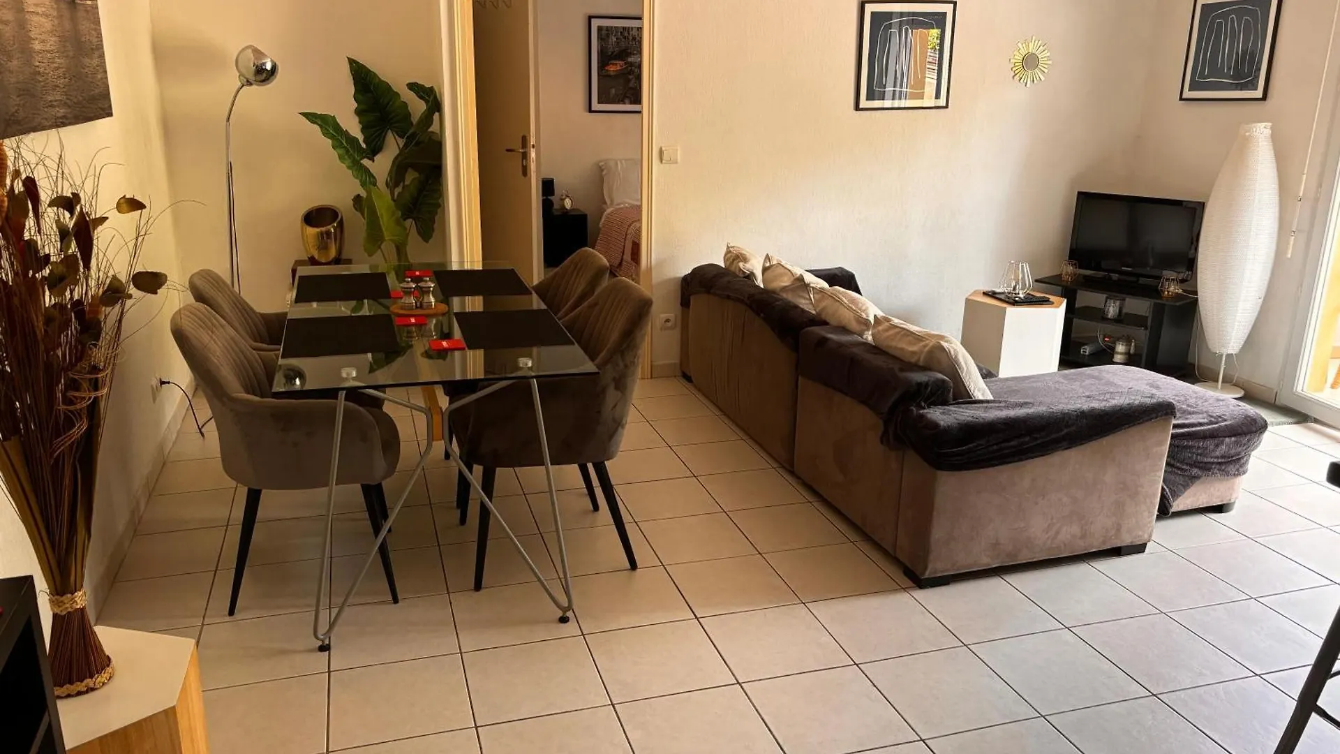 Mondello Hotellerie&Consultant : Appartement De Standing 47M2 Avec Piscine Cannes Francia